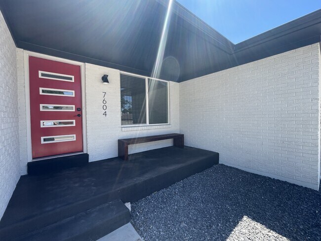 Building Photo - 7604 Sierra Azul Ave NE