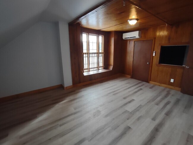 Building Photo - 109 Pleasant St