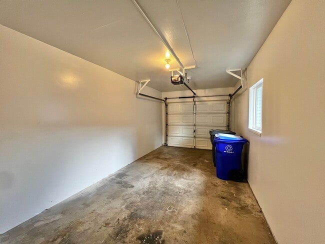 Building Photo - 1640 Cheyenne Ave