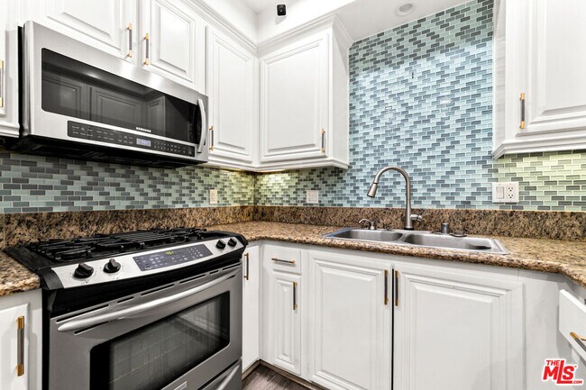 Building Photo - 8541 Alcott St