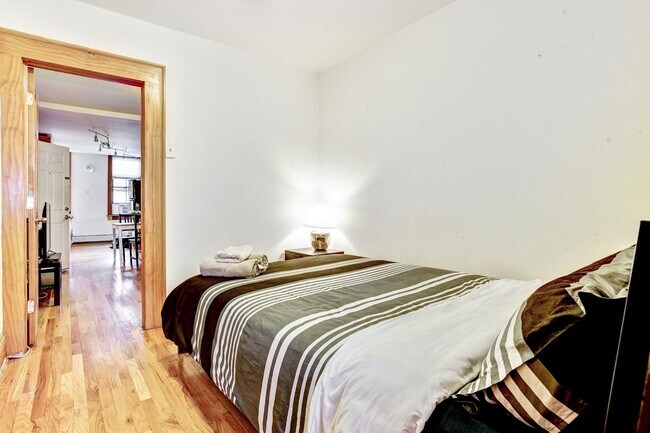 Building Photo - 314 6th St