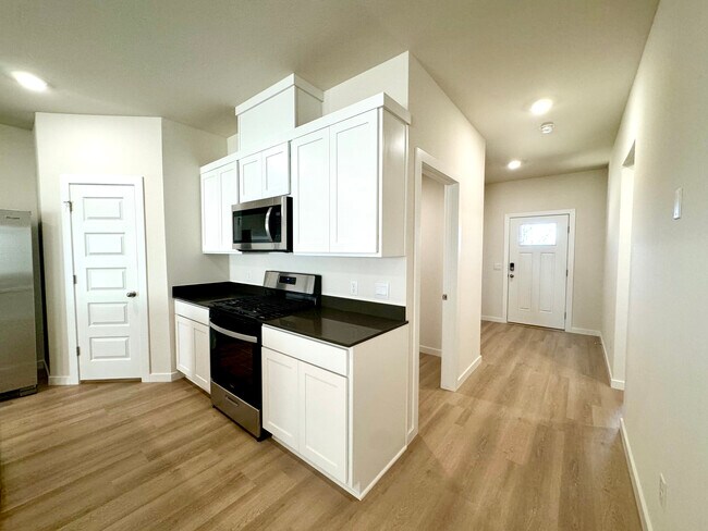 Building Photo - 5382 Selah St