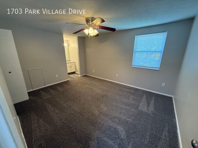 Building Photo - 1703 Park Village Dr