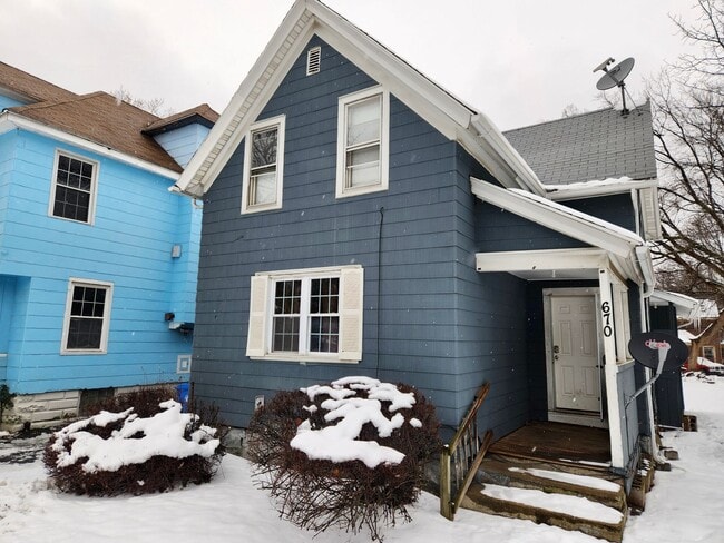 Building Photo - 670 Garson Ave