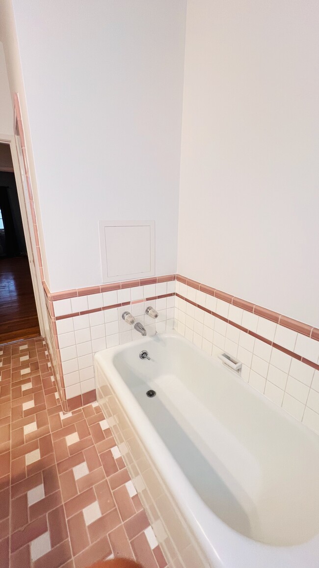 5 Piece Bathroom - 1064 S Orange Grove Ave