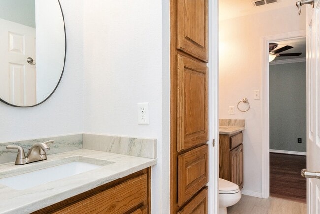 Building Photo - 115 Kenwick Ct