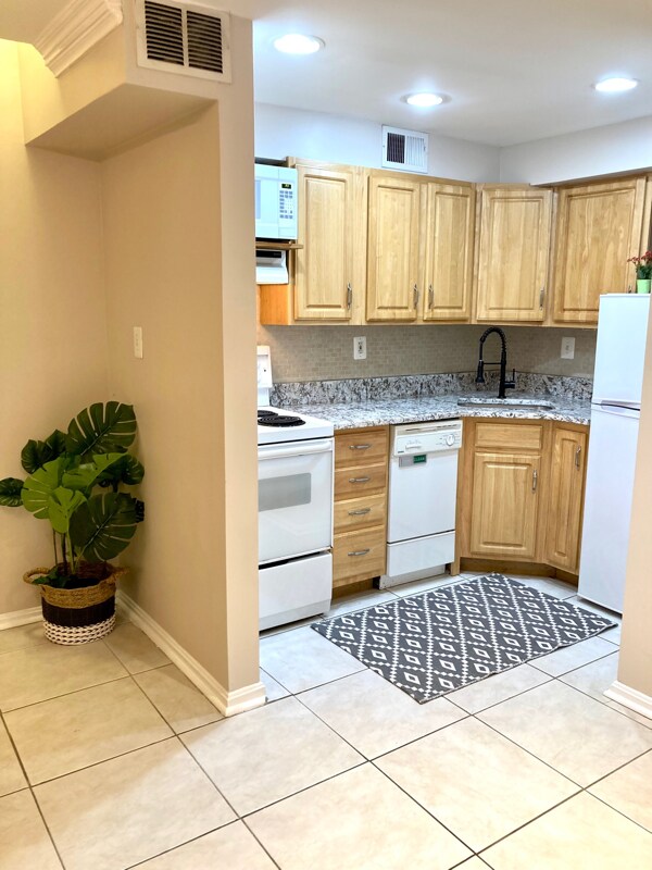 Building Photo - 902 I St SE