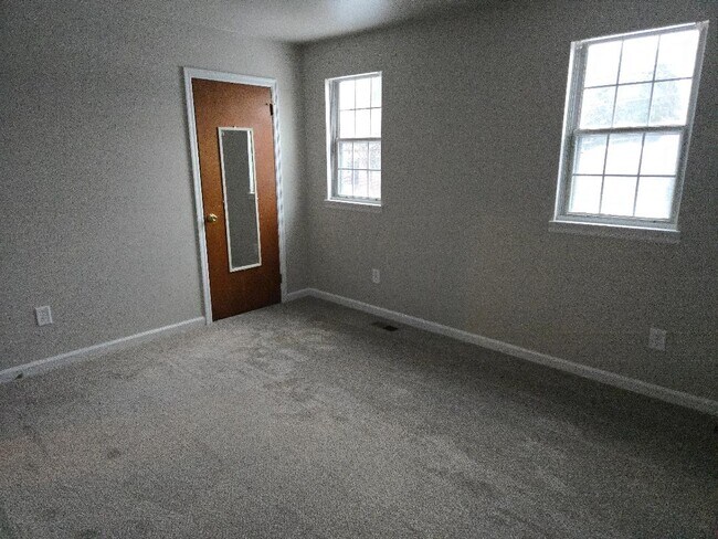 Building Photo - 324 Garden Ave