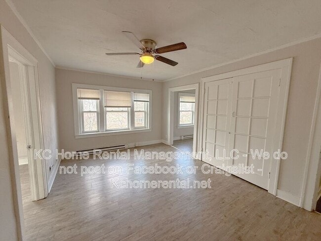 Building Photo - 305 N Gladstone Blvd