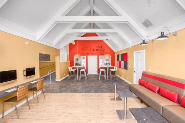 Building Photo - 4212 Chesapeake Dr