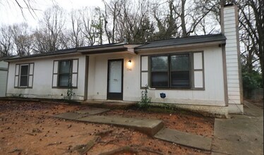 Building Photo - 1346 Susan St