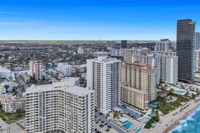 Building Photo - 3140 S Ocean Dr