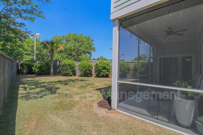 Building Photo - 2352 Lantern St