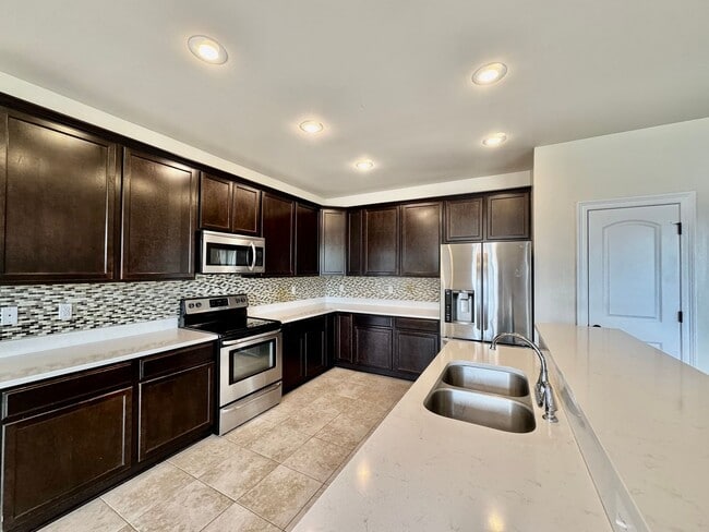Building Photo - 4 Bedroom House Located in Prairieville with Spacious Rooms and a Large Backyard