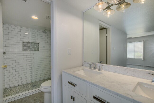 Building Photo - 5995 N 78th St