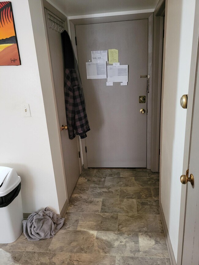 Building Photo - 6521