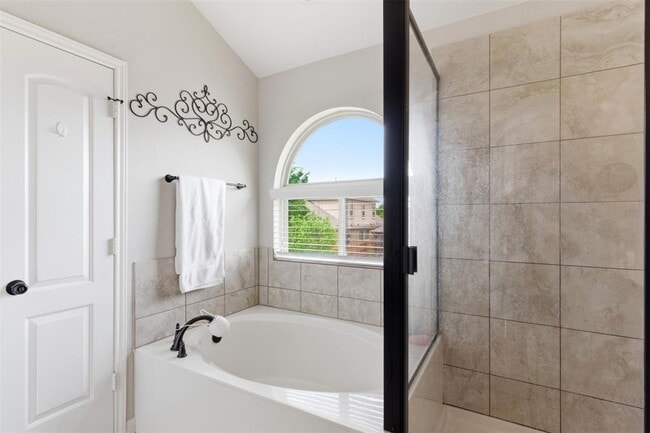 Building Photo - 2409 Muzzie Ln