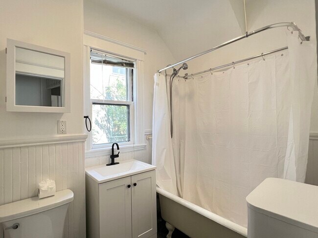 Building Photo - 71 Fayerweather St