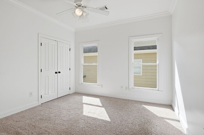 Building Photo - 374 Cherry St