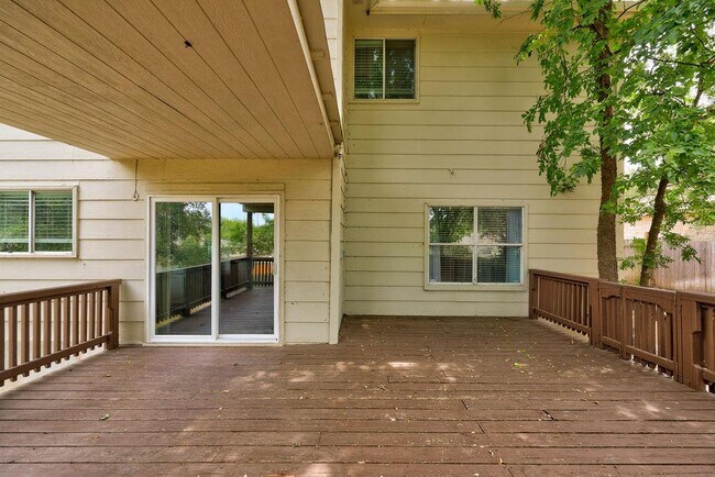 Building Photo - 16608 Shipshaw River Dr