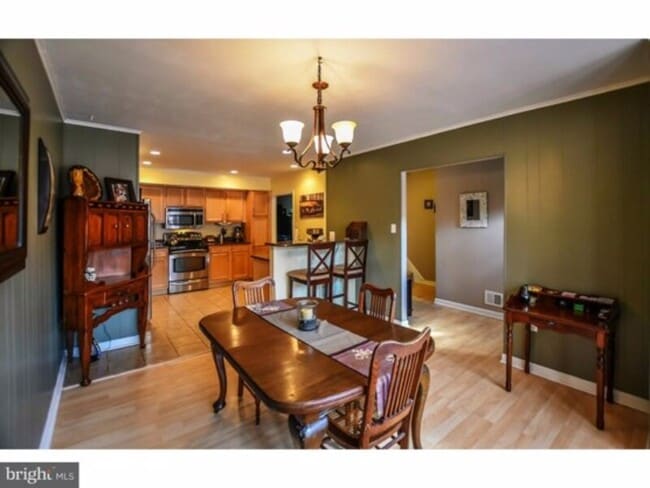 Primary Photo - 3 West Ct