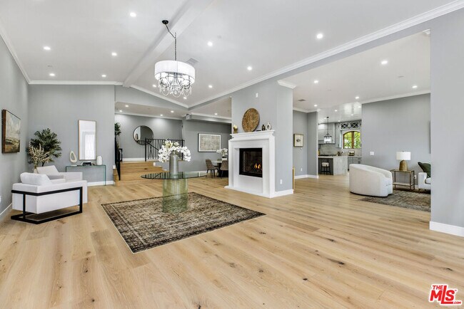 Building Photo - 6888 Alta Vista Dr