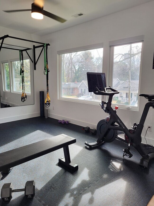 Building Photo - Furnished home in Lincoln Heights