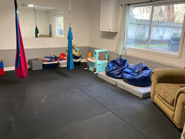 Building Photo - 9619 E 9th Ave