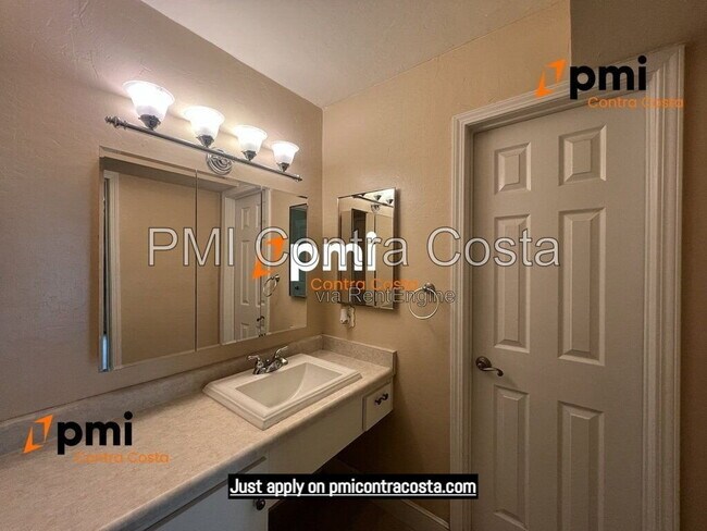 Building Photo - 460 N Civic Dr