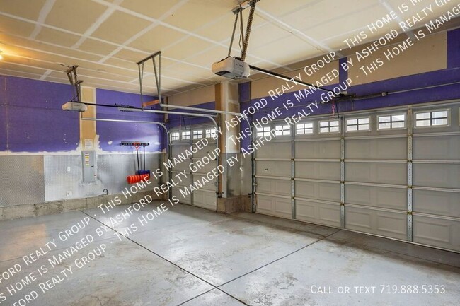 Building Photo - 7215 Rim Bluff Ln