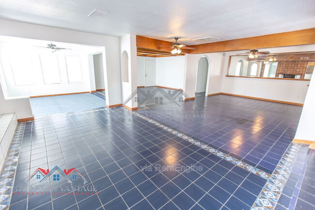 Building Photo - 8119 E Amelia Ave