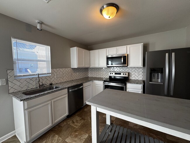 Building Photo - 3921 Village Park Ct