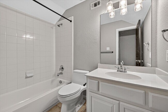 Building Photo - 2416 Greenbrook Dr