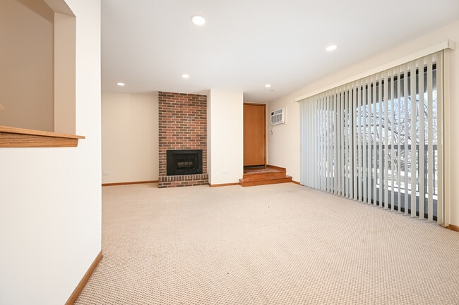 Building Photo - 809 S Dwyer Ave