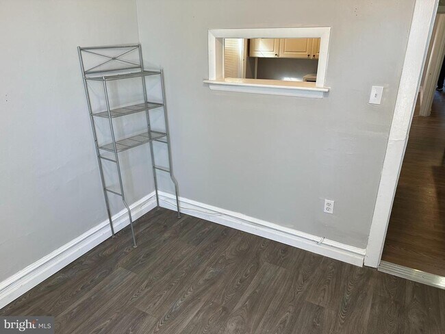 Building Photo - 1192 Yorkship Square