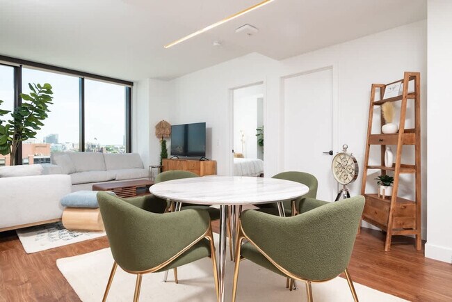 Building Photo - 212 Stuart St