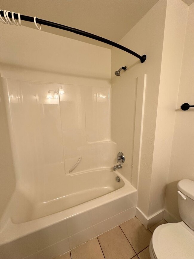 Building Photo - Beautiful 4 bedroom townhome