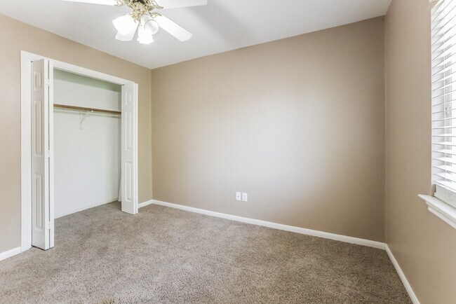 Building Photo - 411 S Cypress Estates Cir