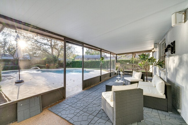 Building Photo - 8644 Sandberry Blvd