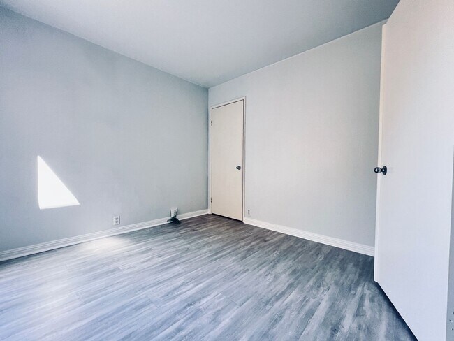 Building Photo - Peaceful 3/1.5 Tierrasanta Condo - Villa M...