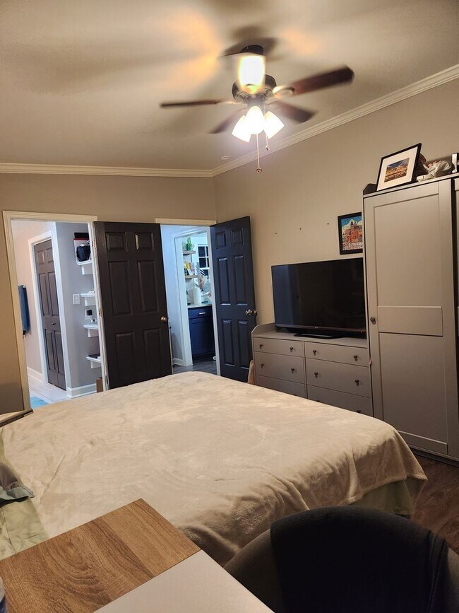 Building Photo - Charming 3BR/2BA Home Near Downtown Athens & Five Points