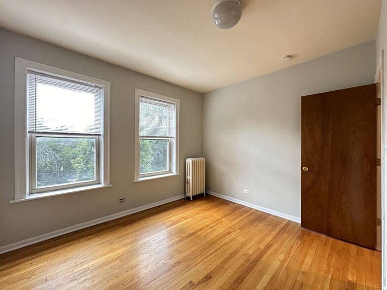 Building Photo - 4115 N Paulina St