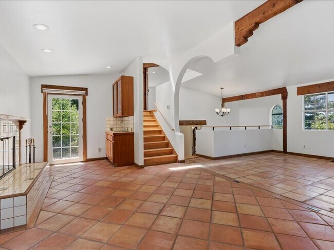Building Photo - 930 Valley View Dr