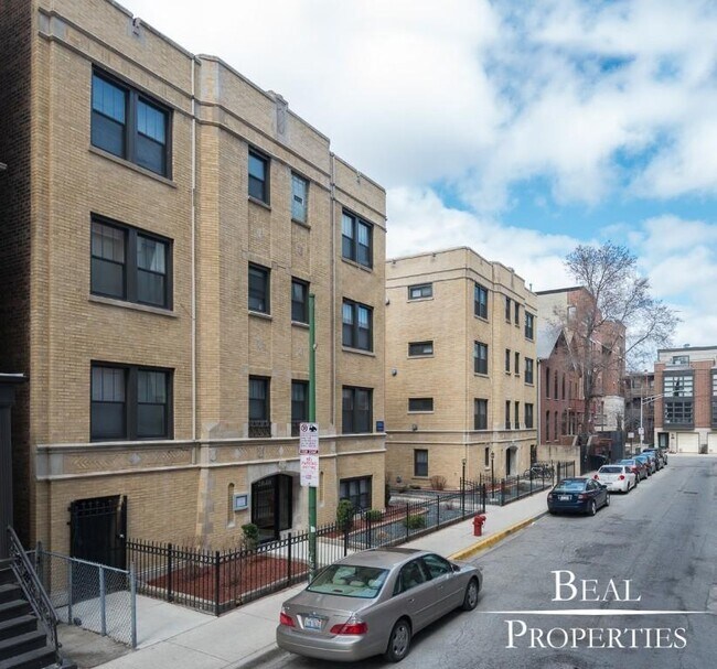 Building Photo - 0 bedroom in CHICAGO IL 60657