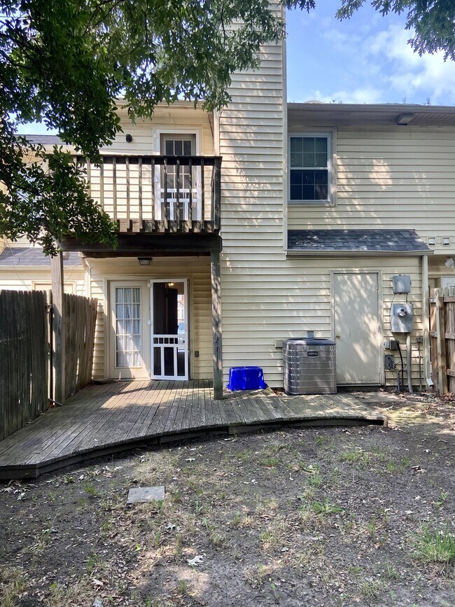 Building Photo - 910 Jay Are Ct