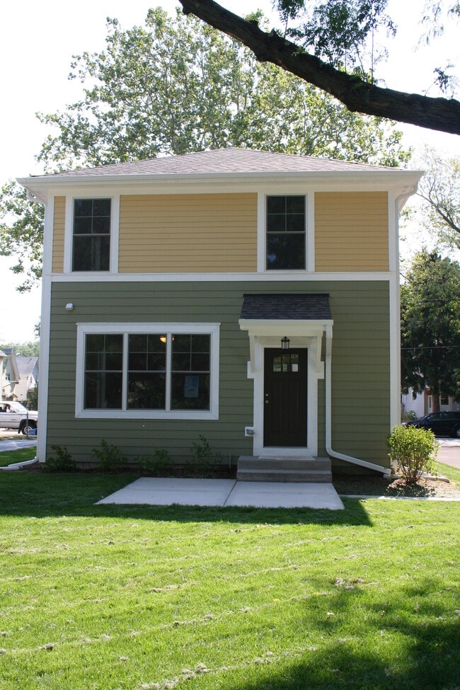 Building Photo - 640 Iowa Ave