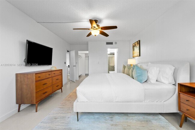 Building Photo - 600 Three Islands Boulevard