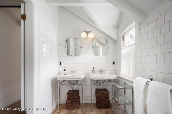 Building Photo - 2073 NY-82