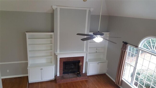 Building Photo - 3885 Waterford Dr