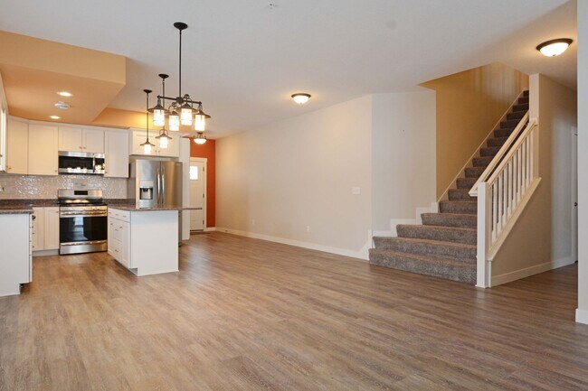 Building Photo - Beautiful 3 BD / 2.25 BA townhome in Rosemount!